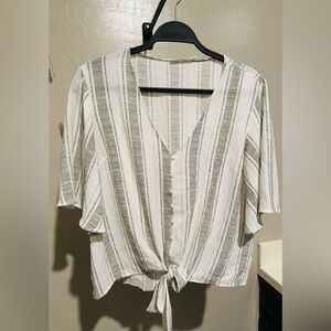 Lush Brand, women’s medium, cropped front tie blouse